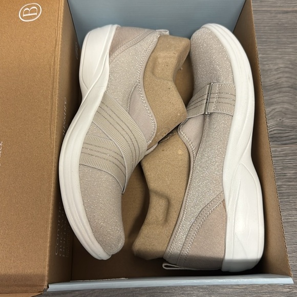 Bzees Niche III Slip-On - Picture 2 of 9